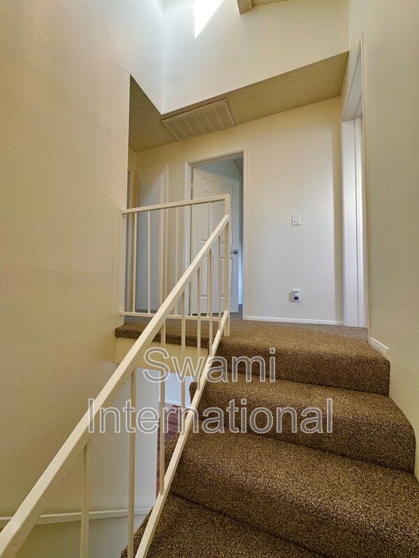 Building Photo - 14620 Berendo Ave