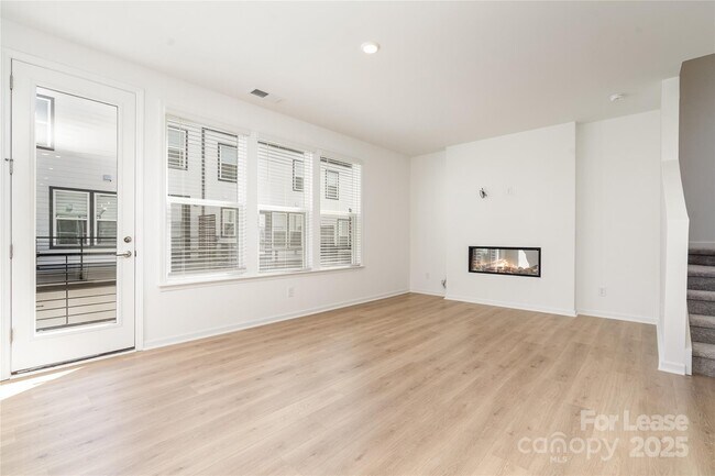 Building Photo - 5015 Westmead Ln