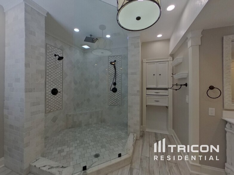 Building Photo - 8637 Leighton Dr