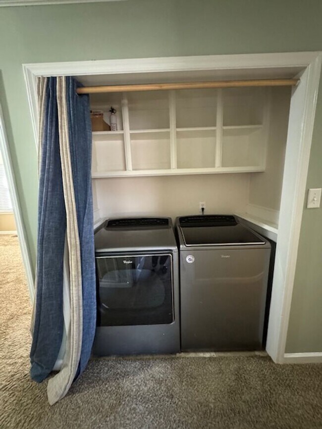 Building Photo - 404 Todd Dr