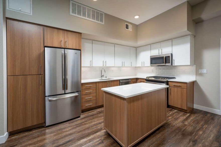 Building Photo - 398 Ortega Ave