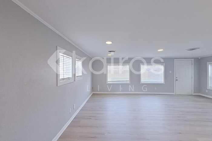 Building Photo - 3415 S Hughes St