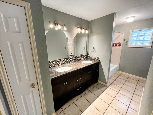 Master Bath - 6445 Brookway Dr
