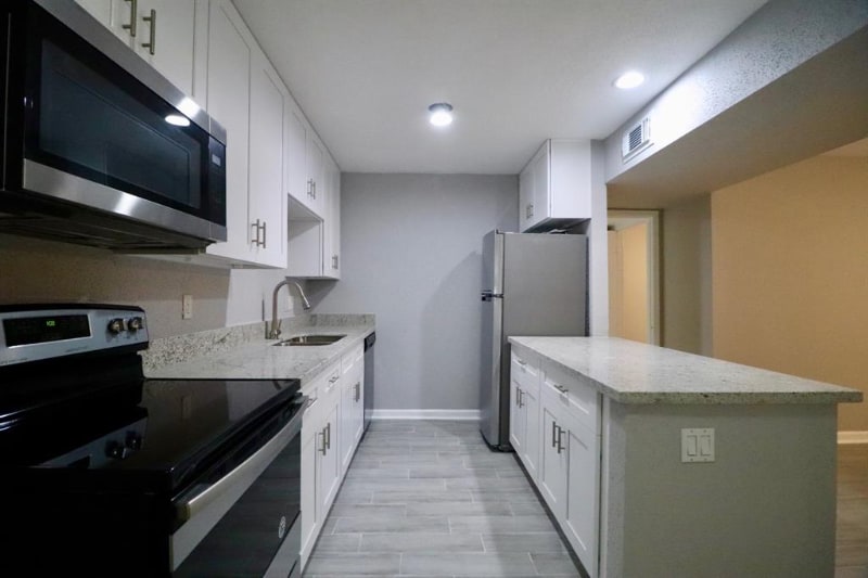 Building Photo - 5929 Queensloch Dr