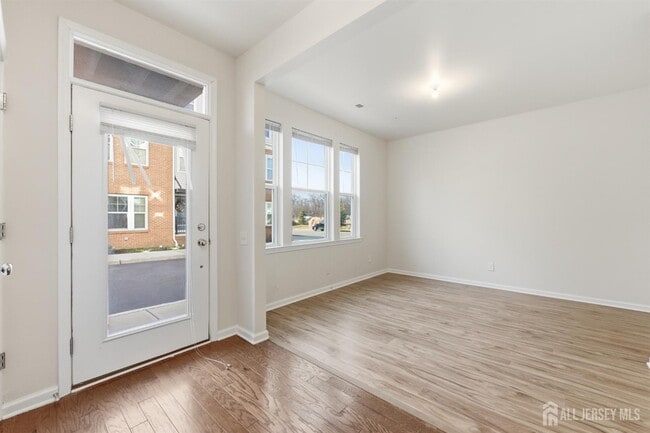 Building Photo - 6 Bond St