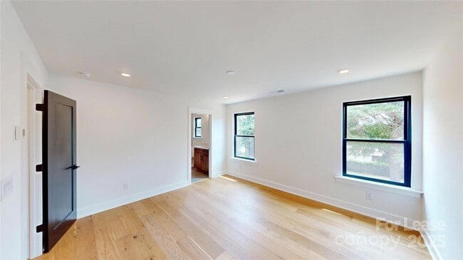 Building Photo - 313 E Peterson Dr