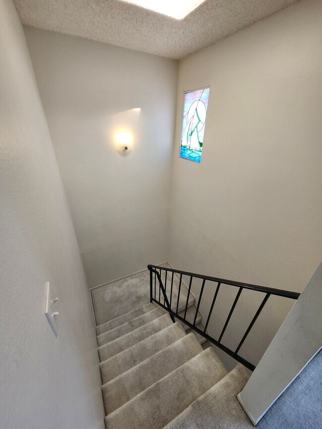 Building Photo - 1441 W Village Ln