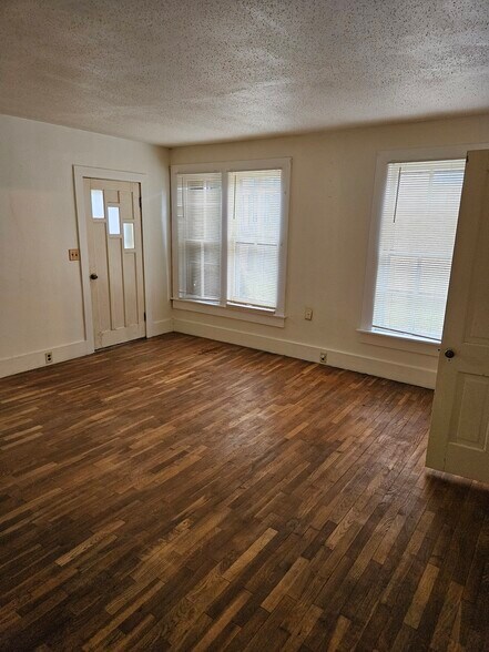 Building Photo - 1519 Avon St