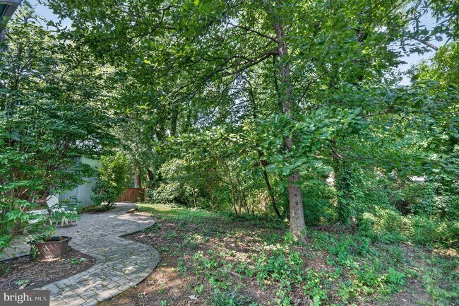 Building Photo - 6 Youngs Farm Ct