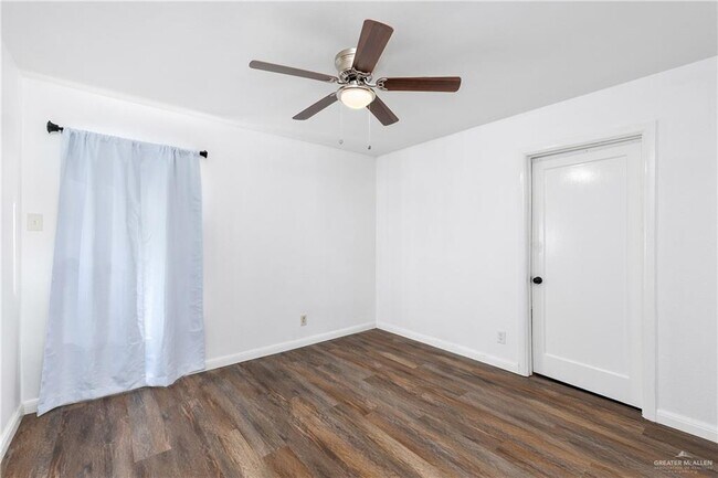 Building Photo - 15 S 6th St