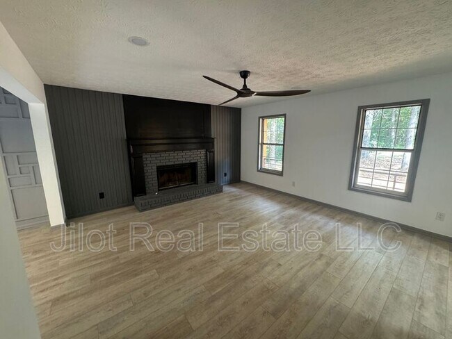 Building Photo - 63 Lakeview Ln