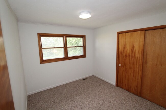 Building Photo - 4 bedroom farmhouse