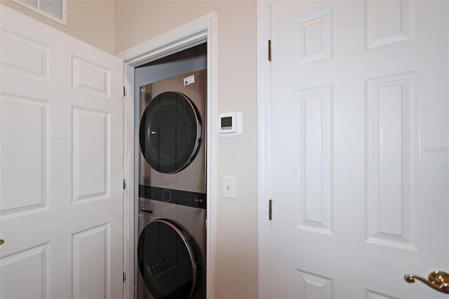 Building Photo - 632 Charles Ct S