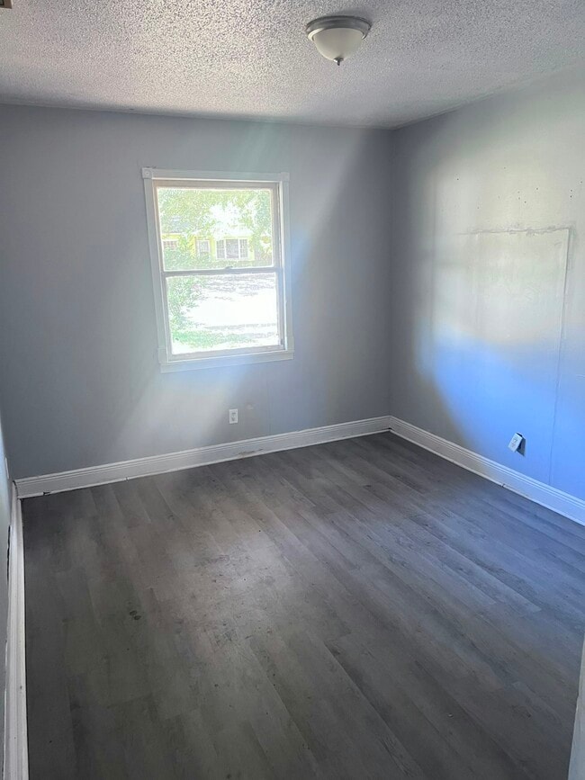 Building Photo - 1608 Hartwell Dr