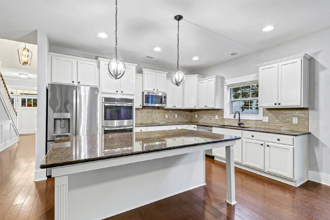 Building Photo - Beautiful Low Country Home in Rose Dhu!