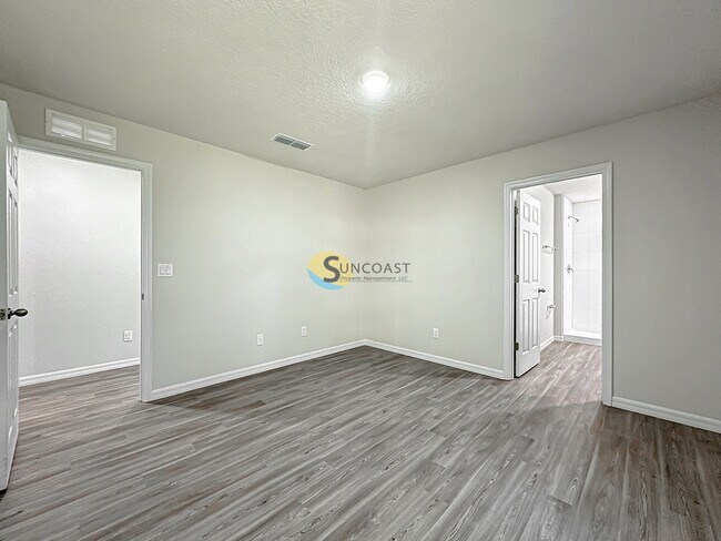 Building Photo - 108 Lynbrook Dr