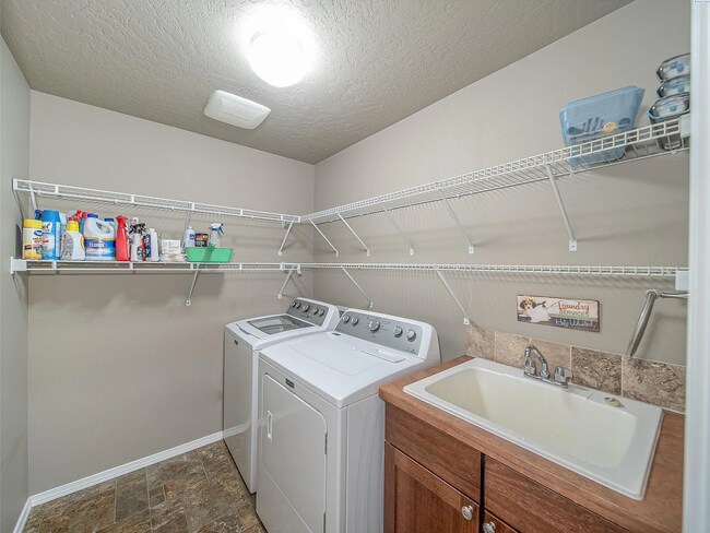 Building Photo - Luxury Kennewick Home for Lease – Elegant ...