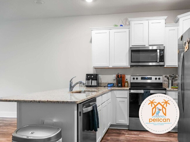 Building Photo - Peaceful Townhome