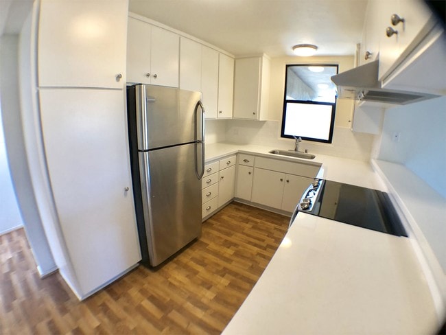 Building Photo - 328 Glenneyre St