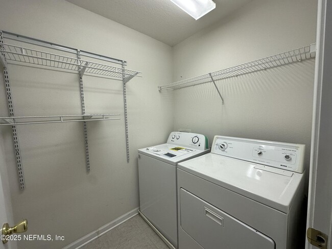 Building Photo - 11197 Castlemain Cir W