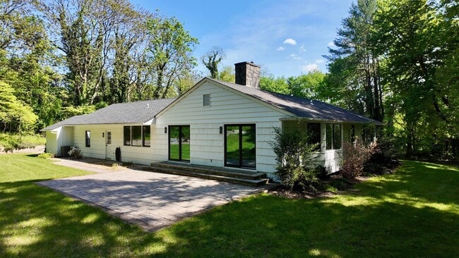 Building Photo - 471A Woodbury Rd
