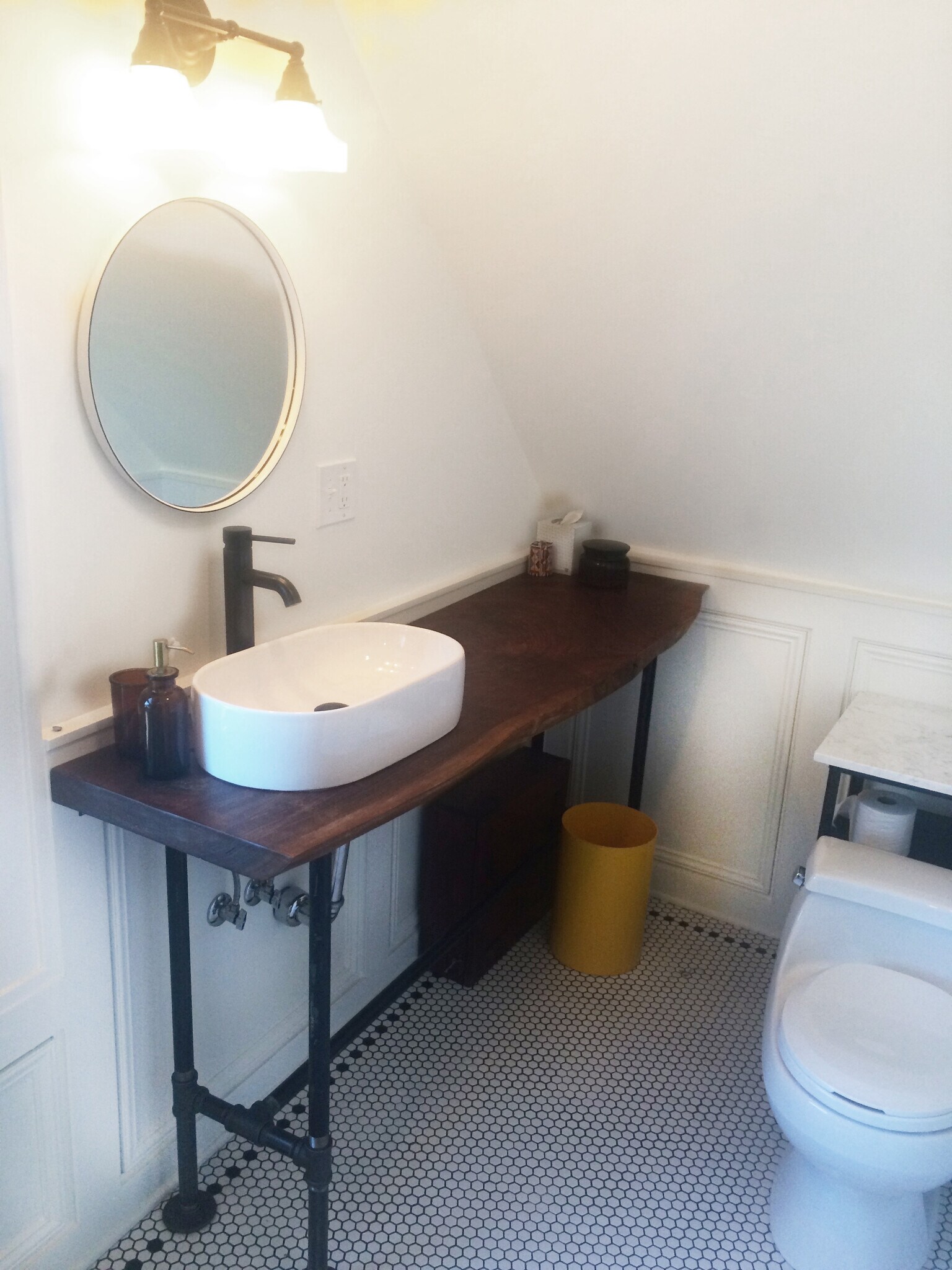 Upstairs 2nd bathroom. - 2635 NE 30th Ave