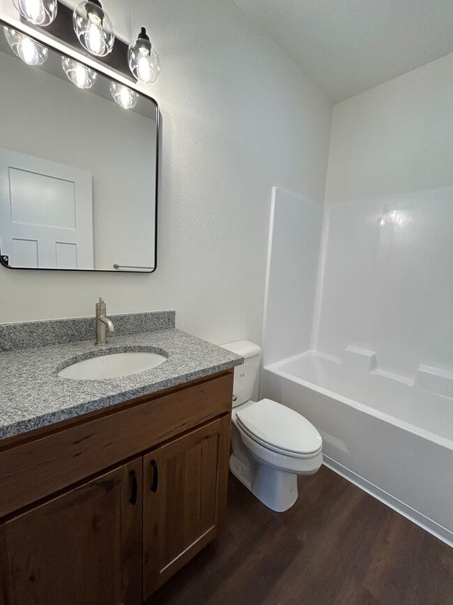 Building Photo - New Townhome