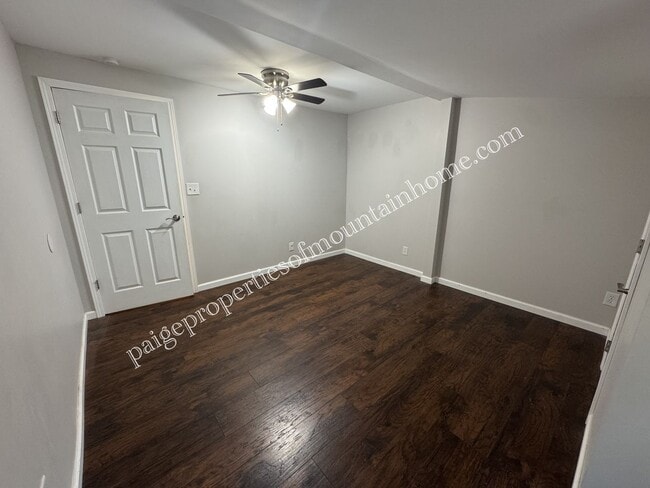 Building Photo - Charming 3 bed, 2 bath off Hwy 5 South