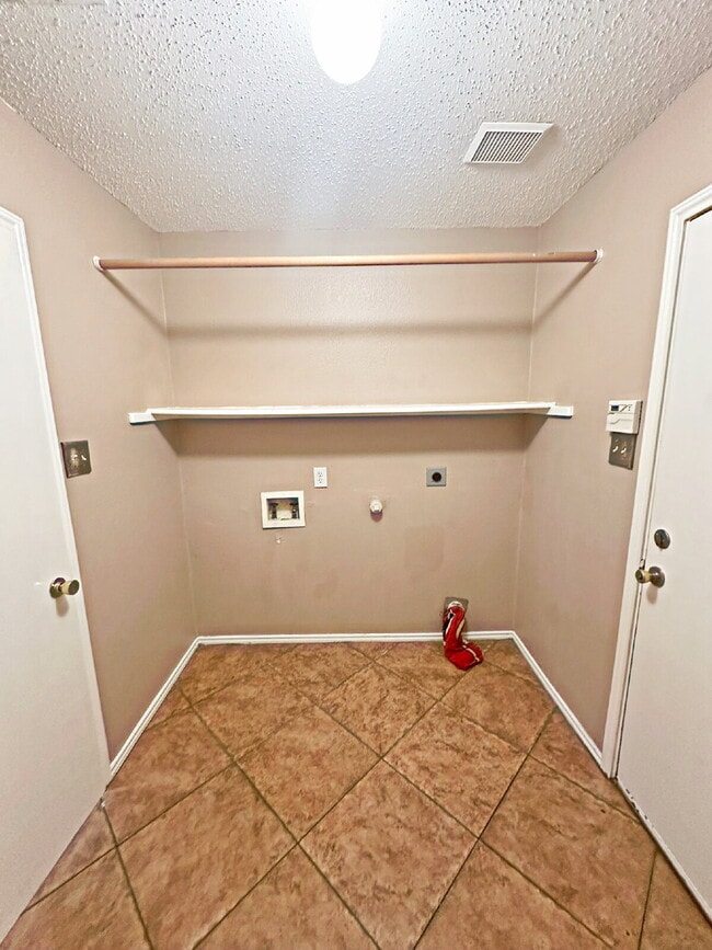 Building Photo - 6154 Ashley Spring