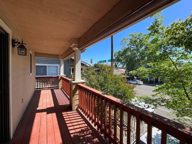 Building Photo - Exceptionally Roomy Upstairs 2 Bed 2 Bath Duplex! Dishwasher, Garage, Washer/Dryer Hookups