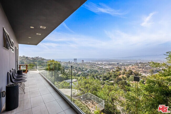 Building Photo - 7191 Pacific View Dr