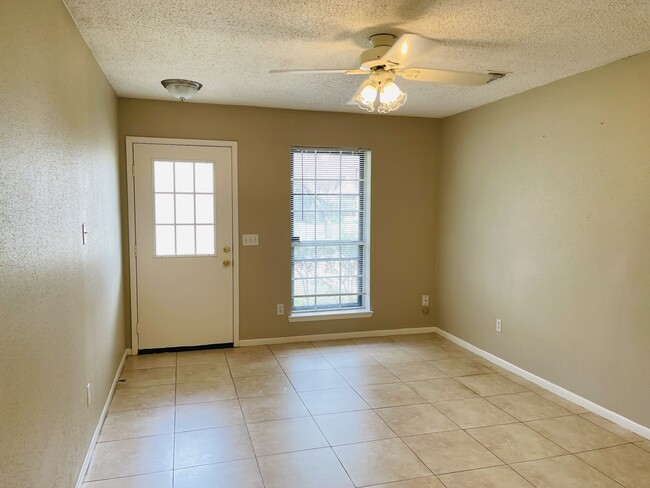 Building Photo - 4715 Rainbow Run