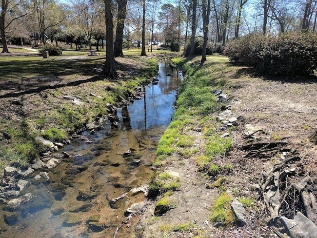 Building Photo - 869 Nursery Rdg Dr
