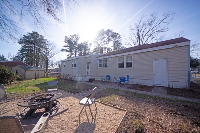 Building Photo - 314 Woodhaven Dr