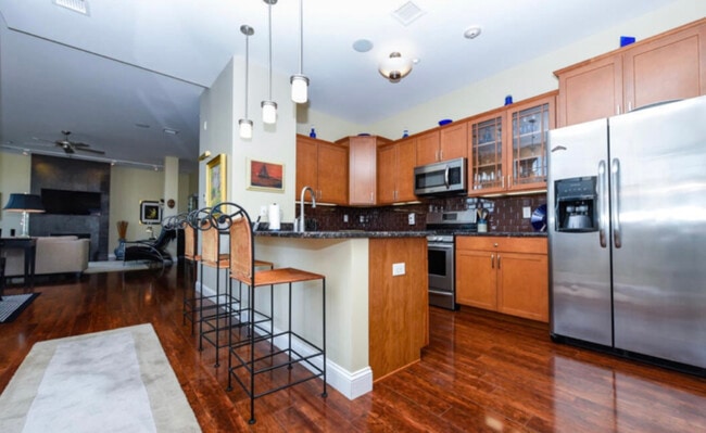 Building Photo - 17 Chapel St