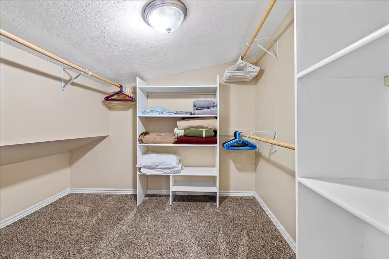 Building Photo - 203 6th Ave S