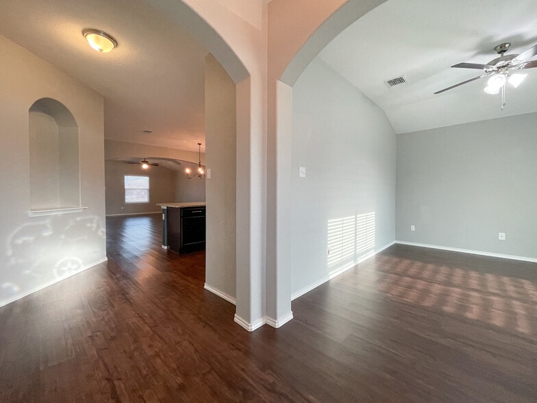 Building Photo - 3228 Beutel Rd