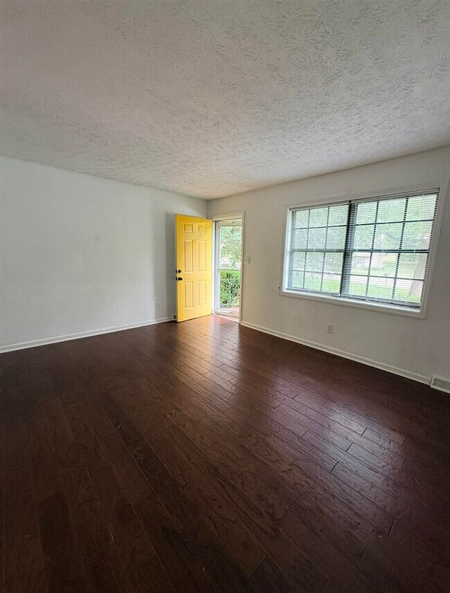 Building Photo - 806 Shawnee Way