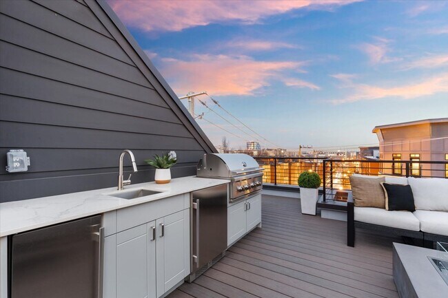 Building Photo - The Best Address in Germantown — Fully Furnished Executive Townhome, Move-In Ready | $8,995/Mo