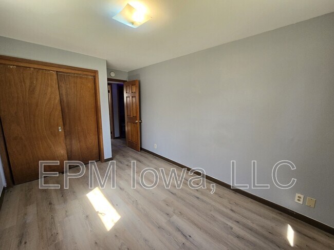 Building Photo - 804 W Mullan Ave