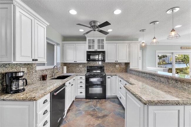 Building Photo - 2316 NE 20th St