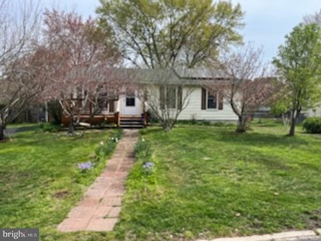 Building Photo - 5913 Vine Dr