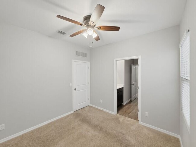 Building Photo - Spacious 4 Bedroom, 3 Bathroom home in Litchfield Park!