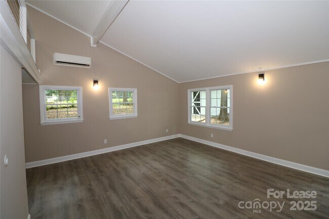 Building Photo - 310 Chaney St