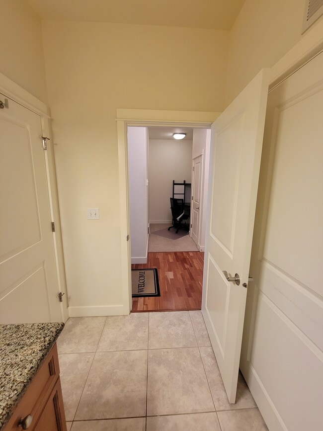 Building Photo - 400 Washington Ave