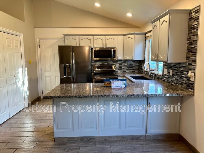 Building Photo - 528 W 810 S