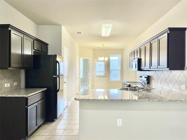 Building Photo - 415 Crater Lake Dr