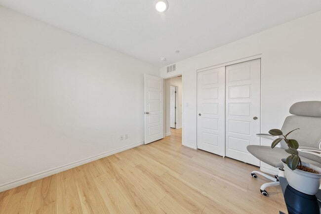 Building Photo - 10778 Clarence Ct