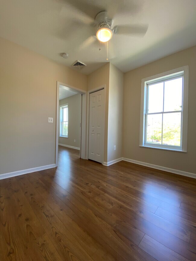 Building Photo - 13 John St