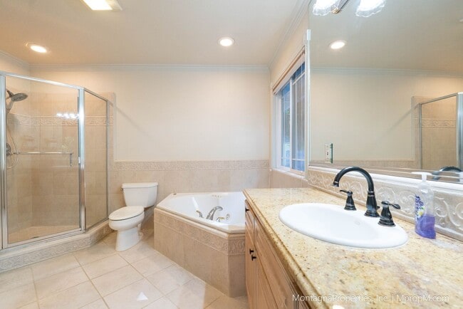 Building Photo - Updated and spacious 3 bedroom house on ov...